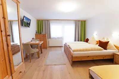 Image de Chambre familiale avec balcon (2 adultes, 1 enfant) - Landhaus Vierthaler