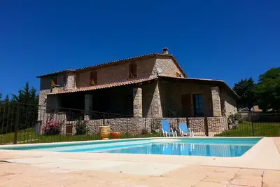 Image de Authentique mas provençal 5 chambres avec piscine privée idéal familles