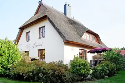 Image de Maison de vacances avec cheminée et sauna