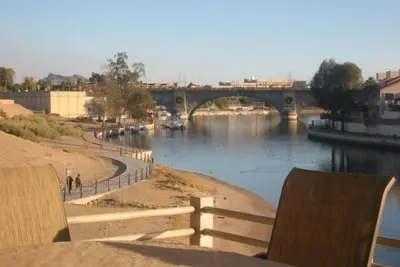 Image de Stupéfiant! Kings View Waterfront, à quelques pas du parking # 306