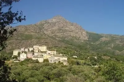 Image de Appartement dans le Cap Corse à Ogliastro, village à 1, 5km de la mer.