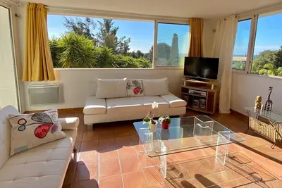 Image de Grand appartement en Haut de villa vue mer Bandol