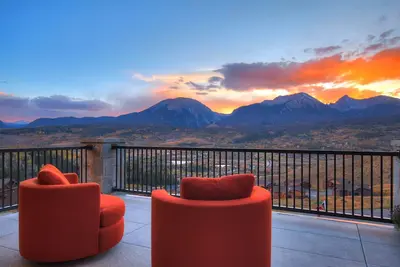 Image de Superbe nouvelle maison de montagne moderne primée # 1. Entièrement chargé. Spectaculaire!