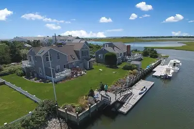 Image de Nouveau - Beach 'n Boat House! ! Luxueuse maison au bord de l'eau avec quai privé - incroyable!