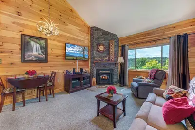 Image de Bear Cub Vista, Mtn Retreat avec vue sur les pistes de ski! Bains à remous, sauna 55 \"Tv wifi