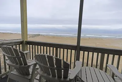 Image de Oceanfront 2br / 2 Bath Condo avec piscine et cuisine rénovée, lit king réglable