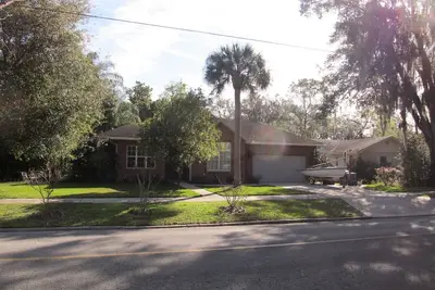 Image de Charmante maison sur Oak bordée rue dans le quartier historique