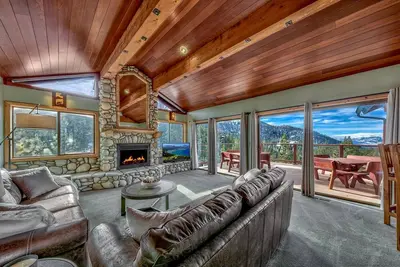 Image de Heavenly Ski Lodge avec vue sur le lac - à seulement 1 minute du télésiège!