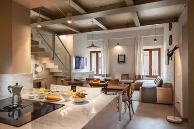 Image de Penthouse de luxe avec des équipements modernes au coeur de la vieille Sienne