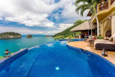 Image de Villa Los Arcos - Oceanfront 5 étoiles avec un personnel complet!