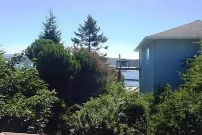 Image de 8 Capacité d'accueil 8- 4 lit, 3 salles de bain, 2 blocs à Bay Front! 8 / 25-8 / 30 Encore Disponible