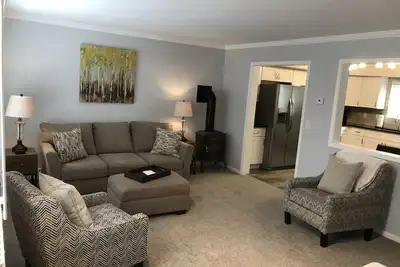 Image de Maison de ville magnifiquement rénovée à un prix incroyable!