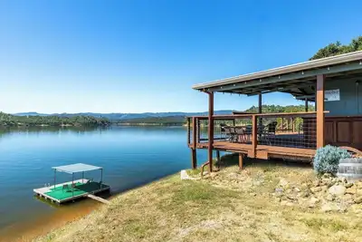 Image de Lakefront Cottage, Souhaitable Bee Rocher Lieu - 1 sur 7 Unités péninsule privée