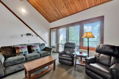 Image de Confortable 2 chambres 2 salles de bain à Seventh Mountain Resort