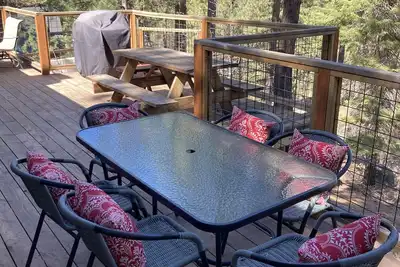 Image de 5 Br 10 min à Old Mill - 8 lits, terrasse de 1500 pieds carrés, bain à remous, animaux domestiques, 1 acre