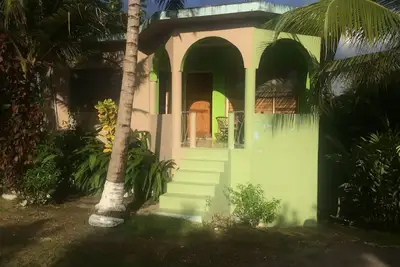 Image de Charme, calme villa de sommet de la montagne: Découvrez la Jamaïque comme un Jamaïcain