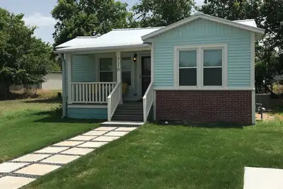 Image de À pied des magasins, des restaurants, du marché fermier et de la rivière du centre-ville