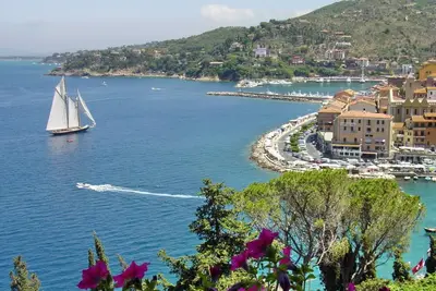 Image de Porto Santo Stefano - Une vue imprenable, de belles plages, à pied du centre-ville