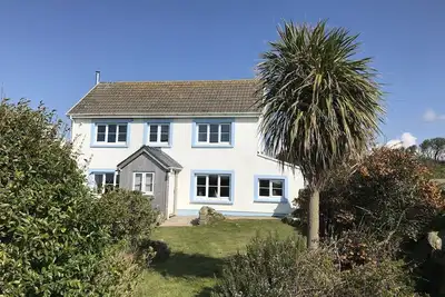 Image de Récemment rénové avec vue sur la mer et poêle à bois! Jusqu'à 8 personnes