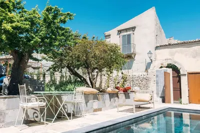 Image de Villa Acreide est une belle villa avec piscine privée, air conditionné, 3 hôtes capere