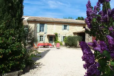 Image de Authentique mas provençal, 2 piscines, épicerie à pied coeur village, belle vue