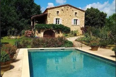 Image de Grand Vue vert - Gite spacieux de 2 chambres, piscine chauffée en bordure d'un village médiéval