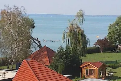 Image de Appartement avec vue sur le lac Balaton, au bord du lac, l'air conditionné, Wifi gratuit