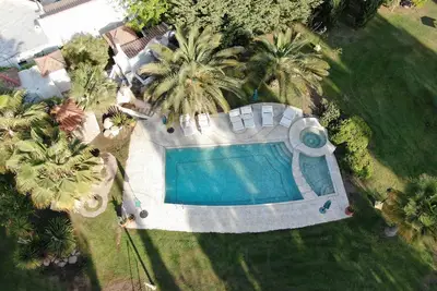 Image de Complexe avec piscine et jardins (2 hectares). WiFi: maintenant avec 6Mps de dynamitage,