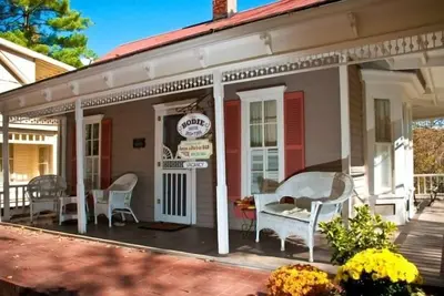 Image de Le meilleur cottage victorien du quartier historique à Eureka Springs