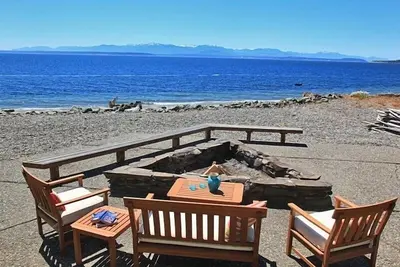 Image de Détendez-vous au bord de l'eau dans cet incroyable, spacieux, 5 étoiles Beach Home