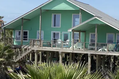Image de Beachfront! RÉNOVÉ! Grand Lot PRIVÉ!