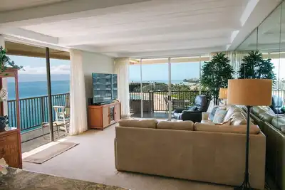 Image de Luxury 2 Br 2 Ba Oceanfront / Beachfront Condo au Whaler