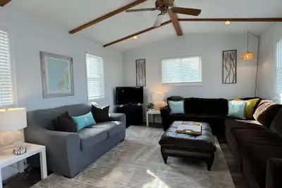 Image de *** Réservations d'été 2019 disponibles *** ÉTAPES De Bay Beach *** Piscine ****