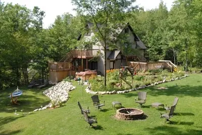 Image de Cottage familial isolé avec 2 mini-cabines et bain à remous sur le lac Sanford