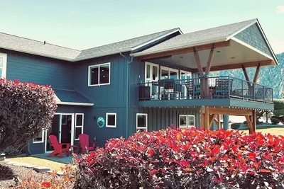 Image de Profitez de la maison de vacances idéale en famille, située à Wapato Point ensoleillé!