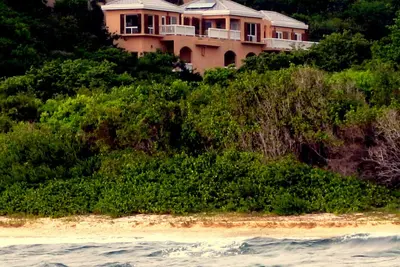 Image de Eco-Friendly Beachfront Villa!