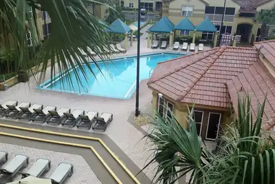 Image de Near Disney! Large 2-Bedroom Condo, W/D, Porch, Whirlpool Tub 980 Dollars/Week