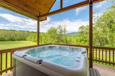 Image de Nouvelle cabane en rondins au bord de la rivière! Perfect Relaxing Retreat-Views & hot tub!