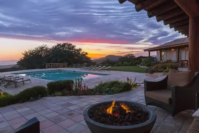Wine Country Escape: Domaine de luxe, piscine, sauna, vapeur, spa, vues, 5+ chambres