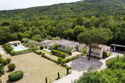 Villa familiale de luxe + Cottage d'hôtes avec piscine à Hills / Vineyards Nr St Tropez