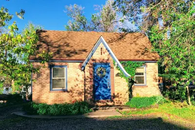 Image de Belle maison familiale du Colorado près du centre-ville de Golden avec une vue imprenable sur la montagne!