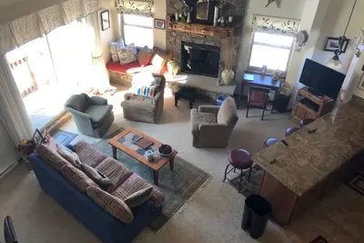 Condo Tyra Summit 1, ski in / ski out, sur piste de ski 4 heures. 3 Br / 2. 5 bains.