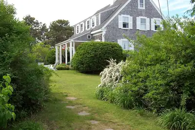 Image de 300 mètres à Hardings Beach; En privé 1. 5 acres