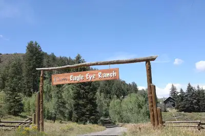 Image de Western Ranch House dans les montagnes Rocheuses du Colorado - 24 personnes