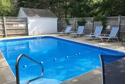 Image de Piscine chauffée, 5 ch, 3 salons, 2 porches, 2 patios, grand parking
