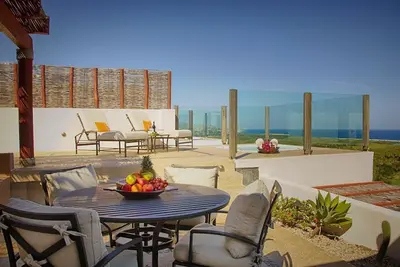 Image de Incroyable penthouse de luxe sur 2 étages avec terrasse supplémentaire sur le toit et jacuzzi privé