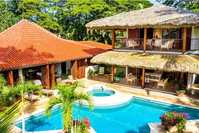 Image de Villa de luxe, à moins de 400 mètres de la plage W / Pool & Jacuzzi pour 6 -10