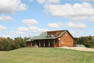 Image de Magnifique maison en rondins de chêne sur le fleuve Mississippi