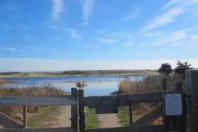 Image de Marcher à la plage privée de la belle maison Abels Hill