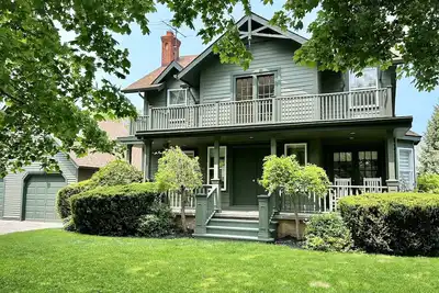 Image de The Homestead - Cottage de luxe dans la vieille ville historique avec piscine chauffée